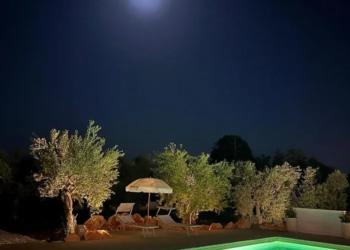 Casa de Férias Luxury Trulli Di Giulia, Exclusive With Private Pool In Valle D'itria, Puglia